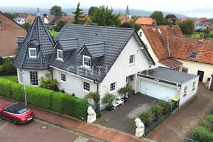 + Käuferprovisionsfrei - Turmvilla vor den Toren der Stadt + – Die vollständige Adresse der Immobilie erhältst du vom Anbieter., 31180 Giesen – Vorschaubild 1