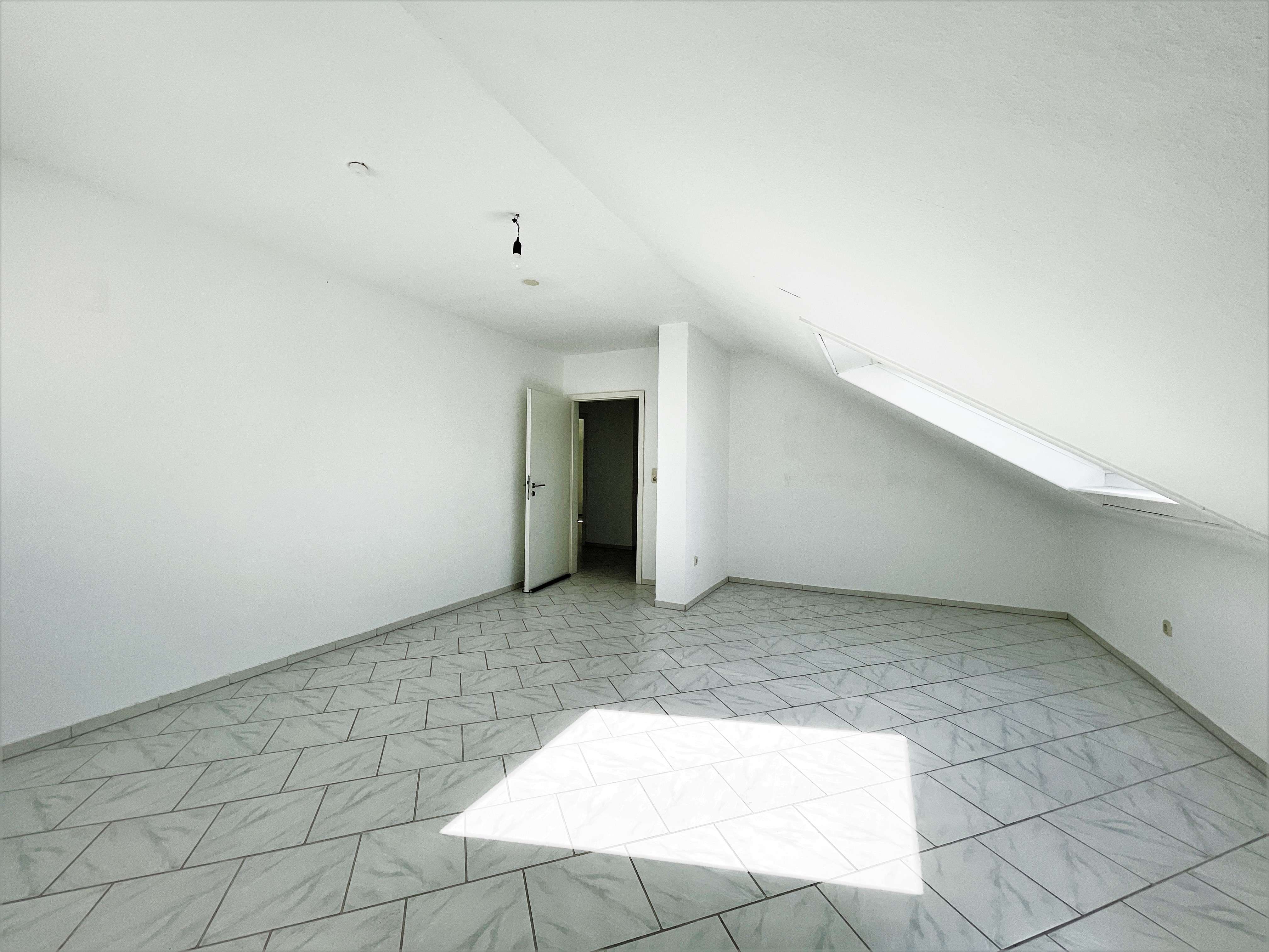 Immobilie in Seligenstadt - hochwertige 3 -Zimmer-Eigentumswohnung inkl. Carport in Seligenstadt ! - Bild 2