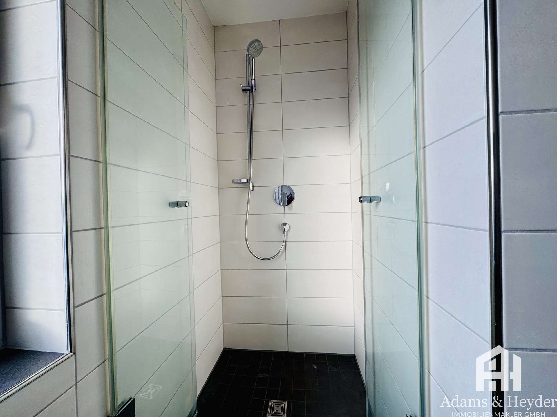 Immobilie in Schauenburg - Aufgepasst! Eigennutzer mit Vermietung oder Mehrgenerationenlösung im beliebten Elgershausen - Bild 2