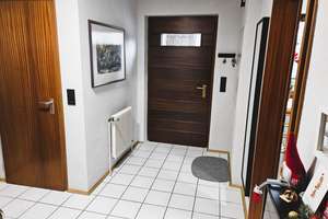 Gepflegtes Reihenhaus mit zwei Stellplätzen in ruhiger Lage zu verkaufen – Die vollständige Adresse der Immobilie erhältst du vom Anbieter., 97076 Lengfeld, Würzburg – Vorschaubild 2