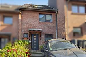 Gepflegtes Reihenmittelhaus mit gehobener Ausstattung und viel Platz in guter Lage von Wuppertal – Die vollständige Adresse der Immobilie erhältst du vom Anbieter., 42111 Uellendahl-Katernberg, Wuppertal – Vorschaubild 1