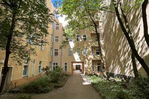 Charmanter Berliner Altbau mit historischem Flair und attraktivem Entwicklungspotenzial (bezugsfrei) – Bellermannstraße 93, 13357 Gesundbrunnen, Berlin – Vorschaubild 2