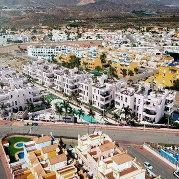 Neubauwohnung mit großer Terrasse, Pool und Übergabe 2027, 600 m vom Meer entfernt in San Juan de lo