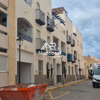Großzügiges Apartment mit Terrasse und Gemeinschaftspool neben Superturre