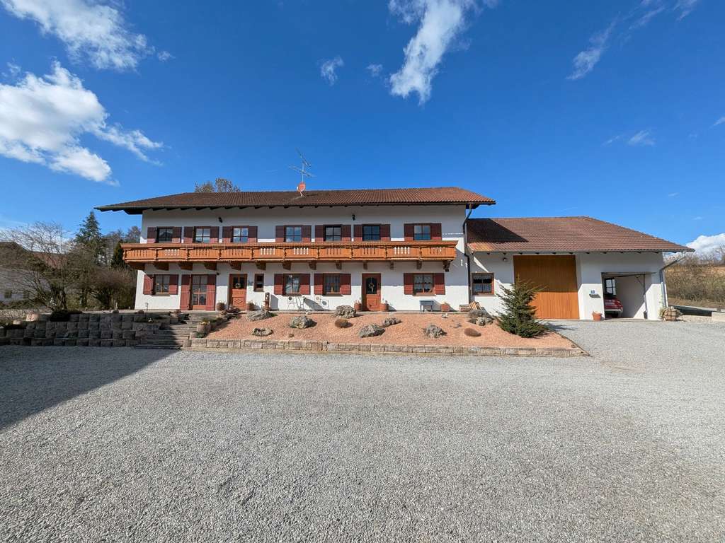 Immobilie in Dietersburg - Anwesen in Weilerlage
Toller Bauzustand mit vielen Gestaltungsmöglichkeiten - Bild 3