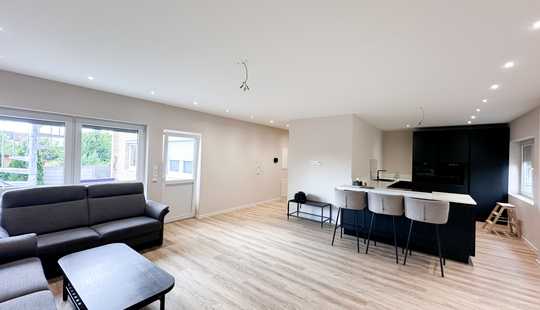 Bild von Einfamilienhaus mit Einliegerwohnung und großem Grundstück