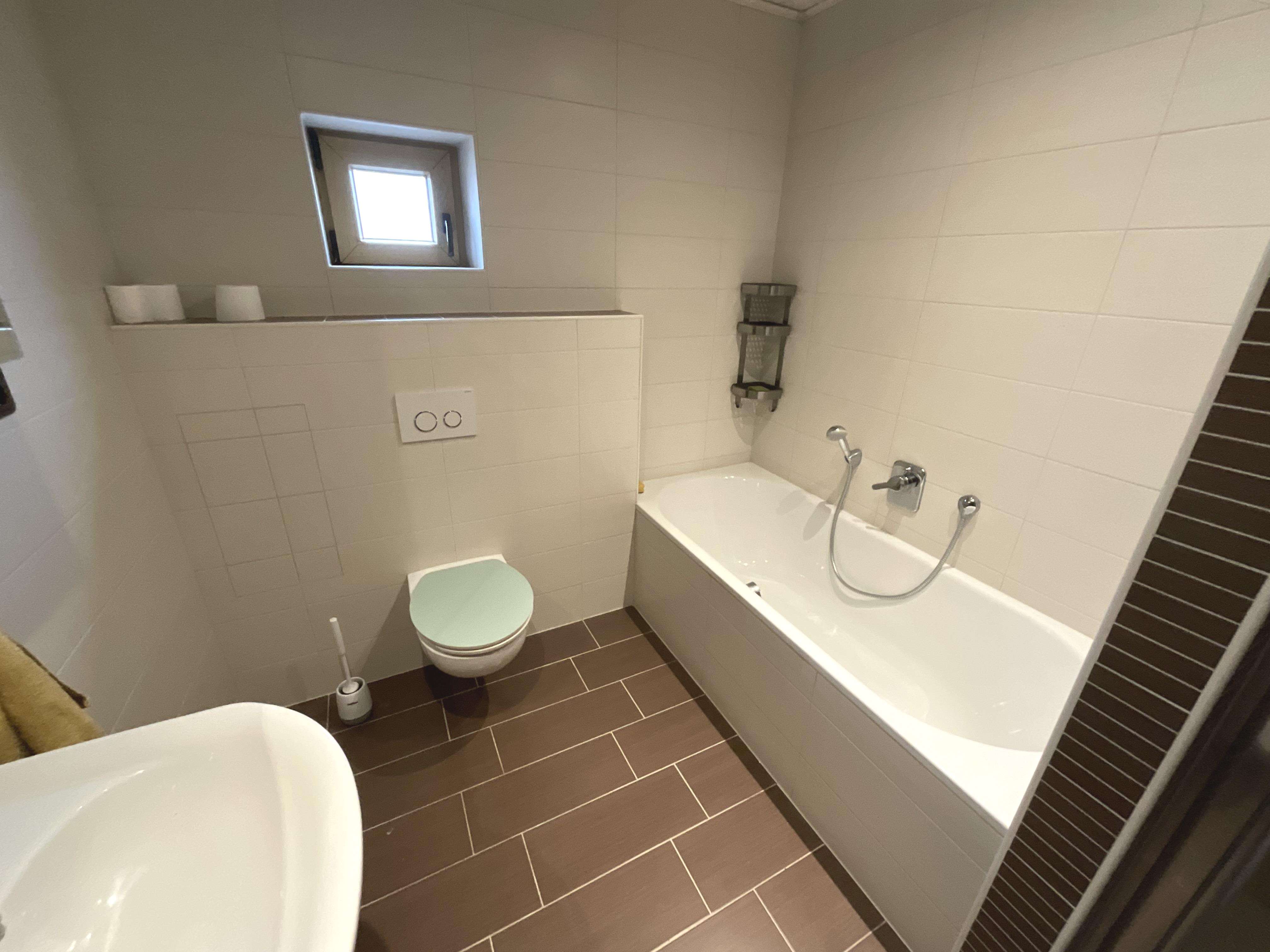 Immobilie in Andernach - Hier können Sie sofort einziehen. Inclusive Einbauküche, Kamin & Balkon. - Bild 2