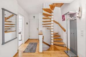 Ihr grünes Zuhause in München: Charmante Maisonettewohnung auf drei Ebenen mit Privatgarten – Die vollständige Adresse der Immobilie erhältst du vom Anbieter., 81375 Neuhadern, München – Vorschaubild 4