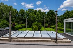 Luxuriöse Villa auf 3000 qm Parkgrundstück mit Doppelgarage,  beh. überdachten Pool, Sauna v. Klafs – Die vollständige Adresse der Immobilie erhältst du vom Anbieter., 16548 Glienicke/Nordbahn – Vorschaubild 2