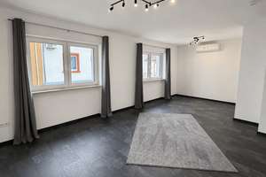Modernisiertes Einfamilienhaus mit Klimaanlage, großem Hof, Terrasse und elektrischer Toreinfahrt