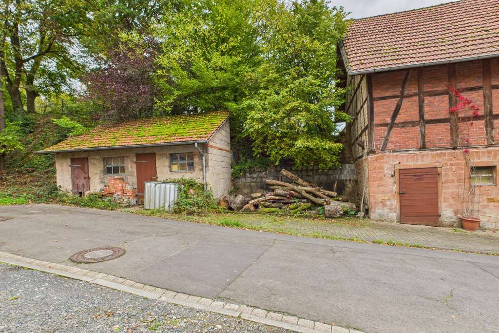 Immobilie in Biebergemünd - Charmantes ökologisches Fachwerkhaus mit Scheune und modernem Hydro-Kamin-System - Bild 2