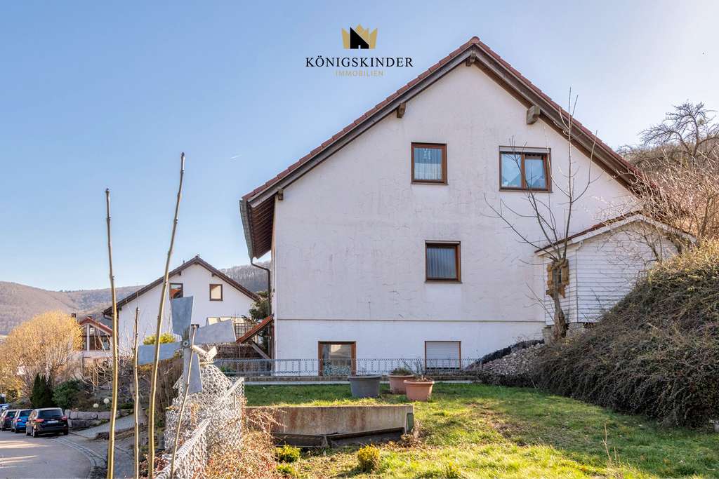 Immobilie in Gruibingen - Großzügiges Einfamilienhaus mit Wintergarten, Kaminofen, Garten und 2 Garagen in idyllischer Lage - Bild 4