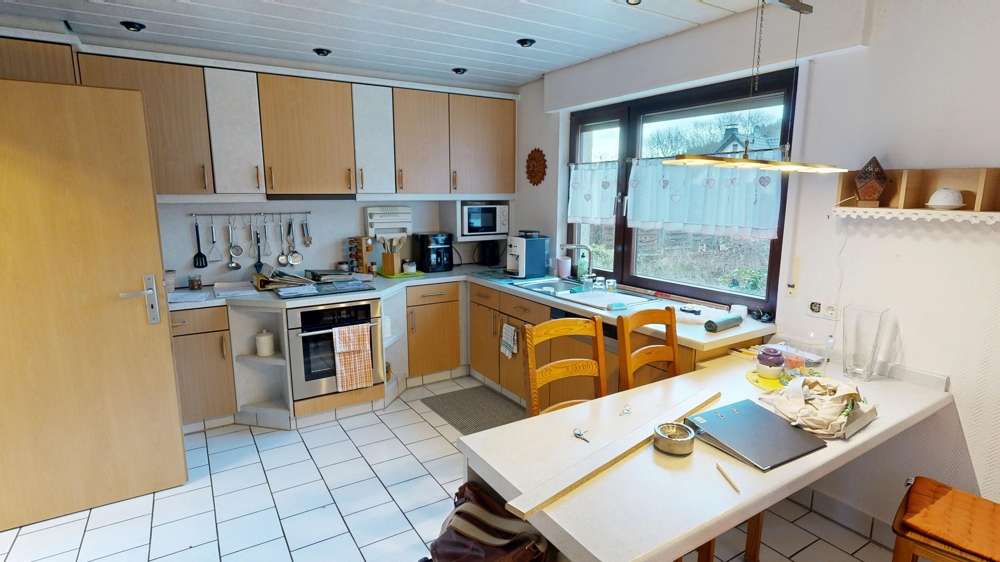 Immobilie in Hellenthal - Schönes und großes Einfamilienhaus mit Einliegerwohnung - teilweise vermietet - Mehrparteien möglich - Bild 1