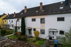 Familienglück zum Gestalten - Großzügiges Reihenmittelhaus in Weiherhaus – Die vollständige Adresse der Immobilie erhältst du vom Anbieter., 90455 Kornburg, Worzeldorf, Nürnberg – Vorschaubild 3