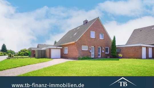 Bild von Renditeobjekt im Zentrum von Hage – Zweifamilienhaus mit großem Entwicklungspotenzial