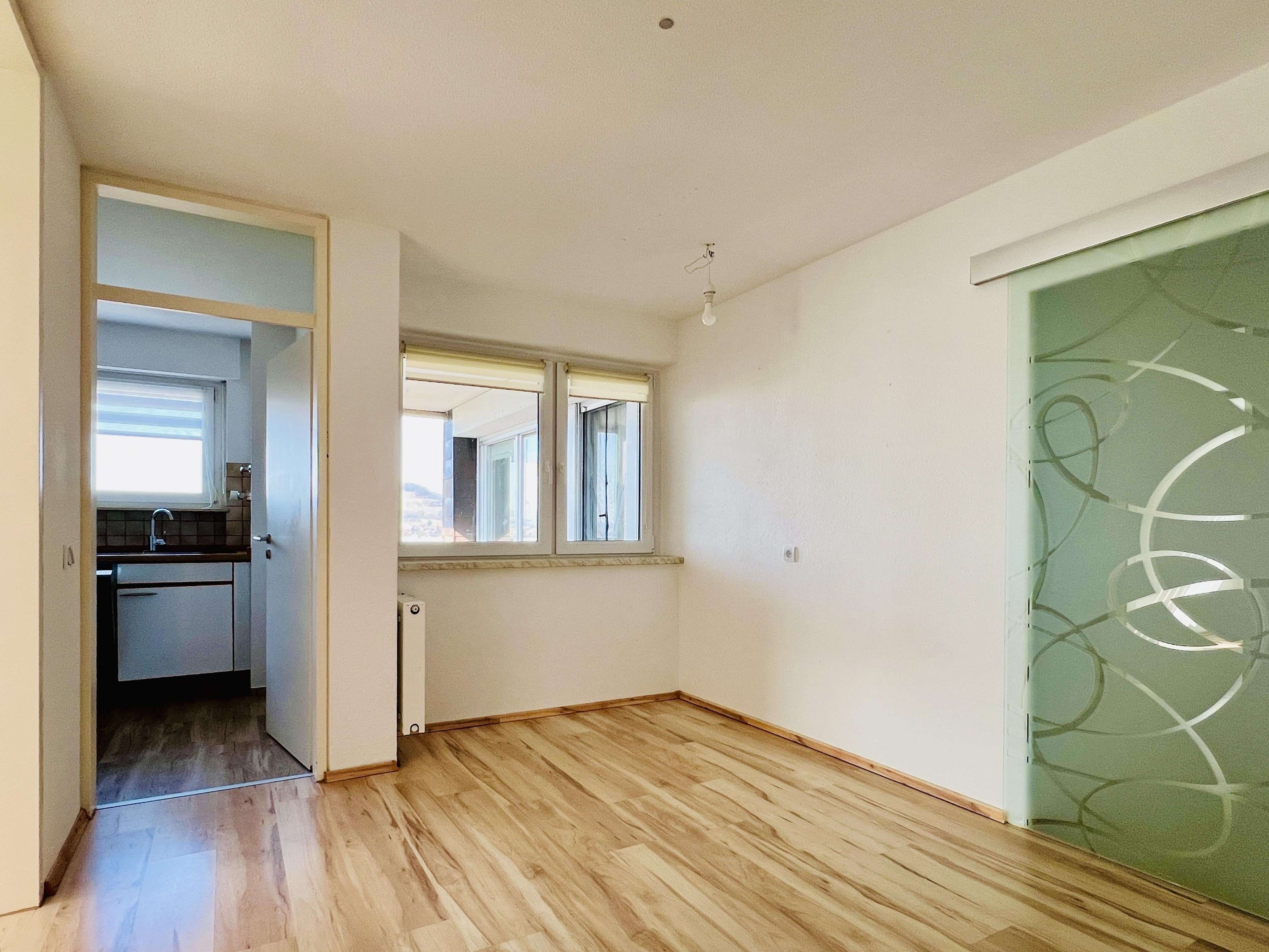 Immobilie in Oberstenfeld - Hier dürfen Sie einziehen: 3,5-Zimmer auf rund 90 m², Westbalkon und Garage - Bild 1