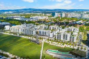 URBANES WOHNEN IM PARKEND – stilvolles Apartment mit Balkon und Weitblick