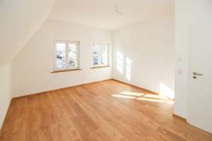 Bezaubernde Doppelhaushälfte mit liebevollen Details und Garage in Rottweil! – Die vollständige Adresse der Immobilie erhältst du vom Anbieter., 78628 Rottweil – Vorschaubild 2