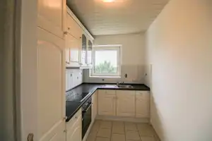 Einziehen & Ausblick genießen – Renovierte 2-Zimmer-Wohnung mit Fernsicht auf Erbbaugrund – Lübeck – Vorschaubild 5
