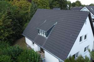 Ihr neues Zuhause in Heisingen 
Einfamilienhaus mit Einliegerwohnung und Garage – Die vollständige Adresse der Immobilie erhältst du vom Anbieter., 45259 Heisingen, Essen – Vorschaubild 2