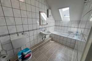 Vielseitiges Zweifamilienhaus in begehrter Lage – Neuss (Rhein-Kreis) – Vorschaubild 2