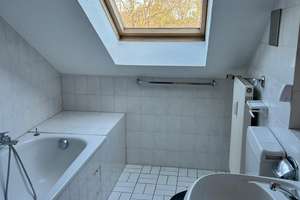 Stilvolles, voll möbliertes 1,5-Zimmer-Apartment im Dachgeschoss – Bahnstr. 222, 46147 Holten, Oberhausen – Vorschaubild 2