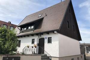 Geräumige und helle Altbauwohnung mit Dachterrasse in bester Karlsfelder Lage
