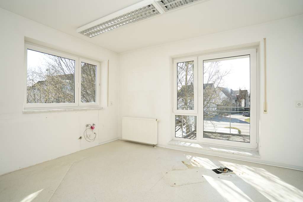 Immobilie in Langenau - Viel Platz für Ihre Wohnidee – ca. 125 m² mit Wohnpotenzial, Doppelgarage + Stellplatz - Bild 1