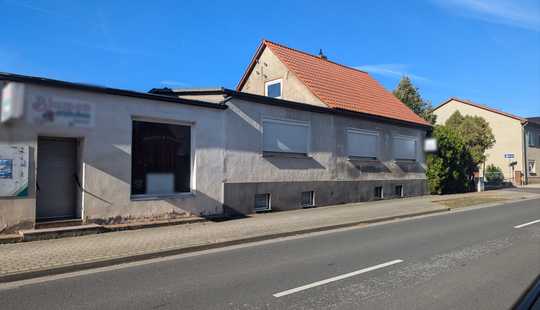 Bild von Einfamilienhaus mit großem Anbau