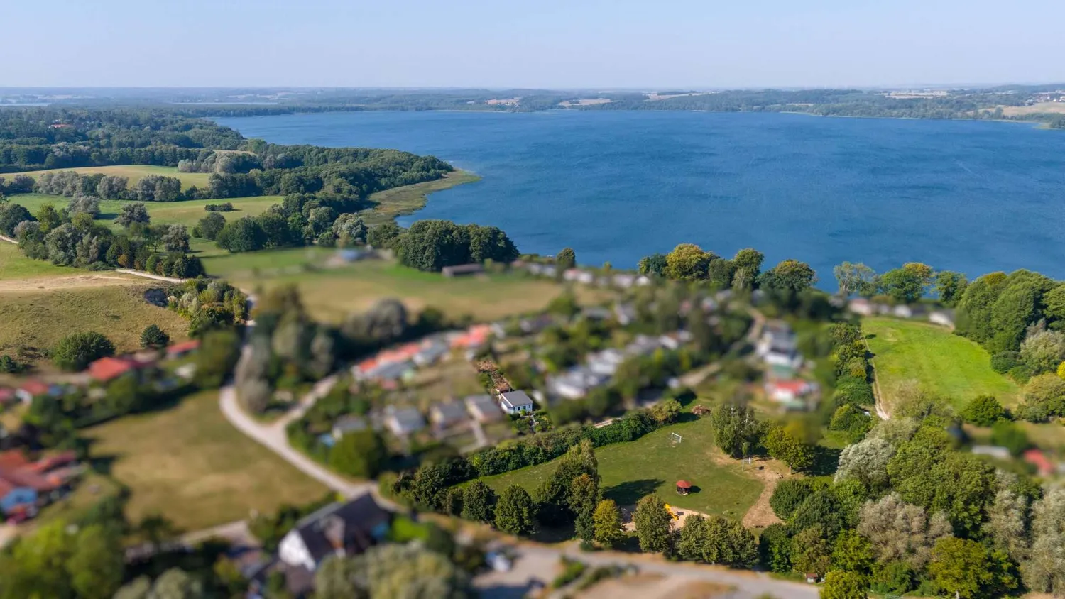 Ferienbungalow: Zwei Wohneinheiten mit Blick zum Tollense See, Mecklenburgische Seenplatte Kreis – Bild 1