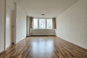 Gepflegte 2-Zimmer-Wohnung mit Tiefgaragenstellplatz – zentrale Lage in Eschborn – Die vollständige Adresse der Immobilie erhältst du vom Anbieter., 65760 Eschborn – Vorschaubild 1