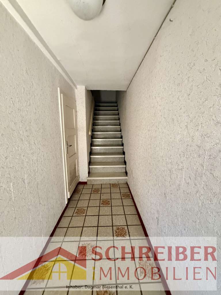 Immobilie in Breidenbach - Großes Anwesen mit 5 Garagen in Breidenbach-Wolzhausen zu verkaufen - Bild 1