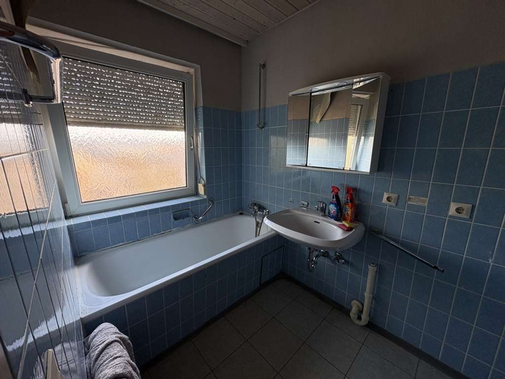 Immobilie in Crailsheim - Renovierungsbedürftige 4 Zimmerwohnung mit Garage, sofort  frei - Bild 1