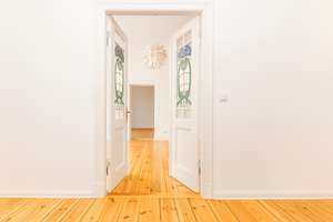 Helle Drei-Zimmer-Altbauwohnung im Hinterhaus mit Stuck und unverbaubarem Blick in den Park – Hasenheide 61, 10967 Neukölln (Ortsteil), Berlin – Vorschaubild 10