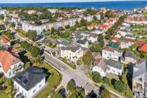 Attraktive Gewerbeimmobilie mit Praxis &amp; vermieteten Apartments in Kühlungsborn-West – Die vollständige Adresse der Immobilie erhältst du vom Anbieter., 18225 Kühlungsborn – Vorschaubild 3