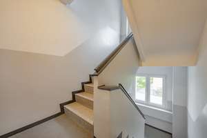 Ohne Makler: Lichtdurchflutete Maisonette- Endetage mit Galerieebene und Loggia – Die vollständige Adresse der Immobilie erhältst du vom Anbieter., 22335 Fuhlsbüttel, Hamburg – Vorschaubild 12