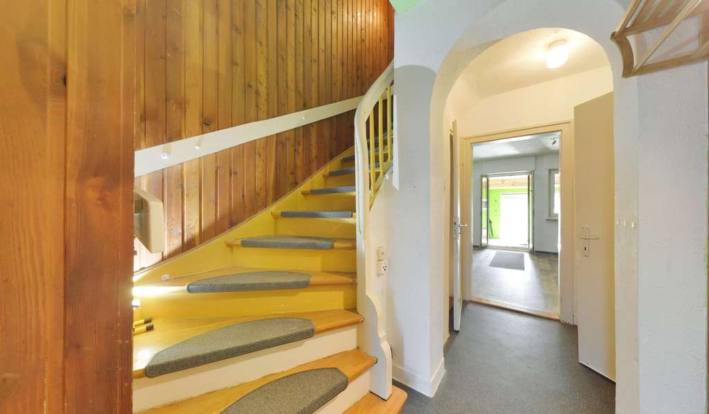 Immobilie in Neustadt an der Aisch - Reihenmittelhaus mit Garten, Wintergarten und 5 Zimmern – Haus mit Entwicklungspotenzial - Bild 2