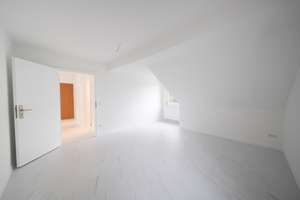 Modernisierte 3-Zimmer-Dachgeschosswohnung mit Loggia, Spitzboden & Stellplatz – Nähe Wahner Heide – Die vollständige Adresse der Immobilie erhältst du vom Anbieter., 51145 Urbach, Köln – Vorschaubild 10