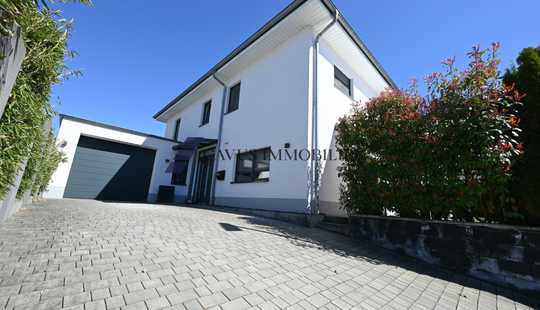 Bild von Exquisites Freistehendes Einfamilienhaus in Traumhafter Feldrandlage – Nieder-Wöllstadt (61206)