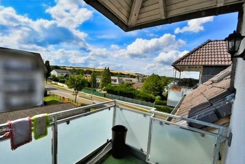 Immobilie in Polch - Attraktive Dachgeschosswohnung mit Studio und Balkon – Solide Kapitalanlage - Bild 1