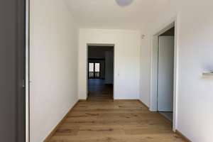 Viel Wohnfläche auf kleinem pflegeleichten Grundstück – Die vollständige Adresse der Immobilie erhältst du vom Anbieter., 83547 Babensham – Vorschaubild 2