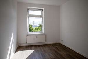 Helle sanierte 2-Zimmer-Altbauwohnung mit Einbauküche im Reiherstiegviertel – Veringstraße 10, 21107 Wilhelmsburg, Hamburg – Vorschaubild 4