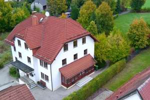 Raum für Visionen! Wohn-und Geschäftshaus mit großem Gartengrundstück – Die vollständige Adresse der Immobilie erhältst du vom Anbieter., 95158 Kirchenlamitz – Vorschaubild 2