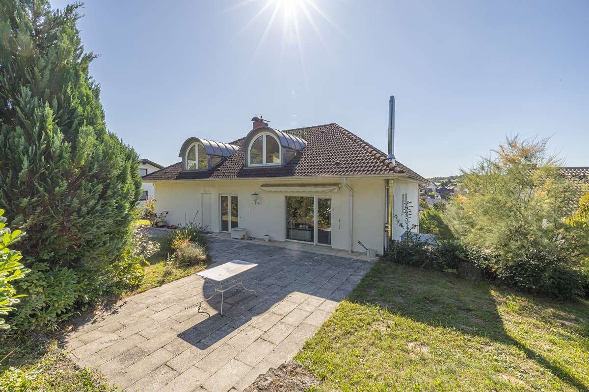 Immobilie in Walzbachtal - Großzügiges Anwesen in attraktiver Aussichtslage von Jöhlingen - Bild 0