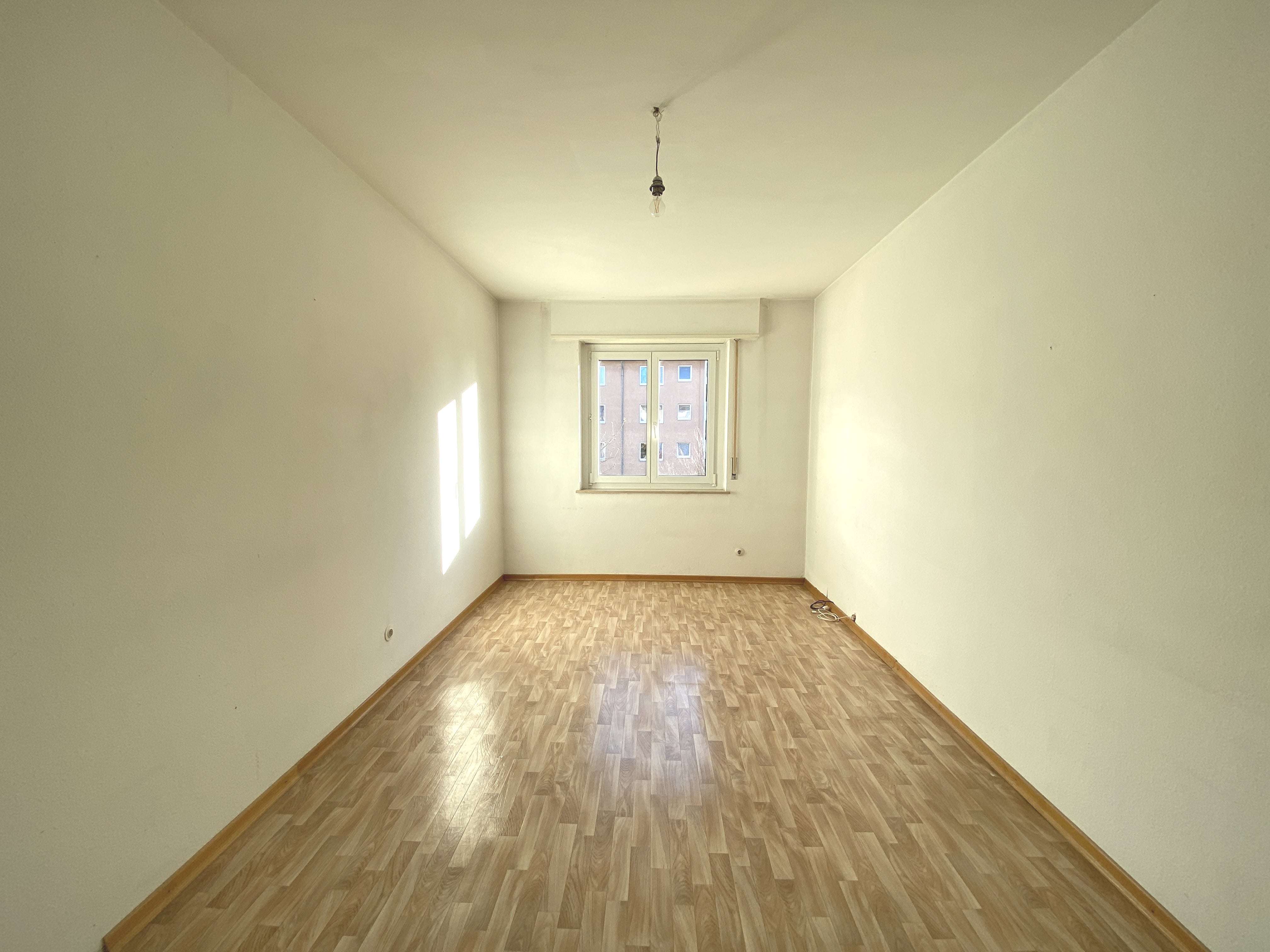 Immobilie in Ostfildern - Helle 3-Zimmerwohnung mit Südbalkon und Garage - Bild 1