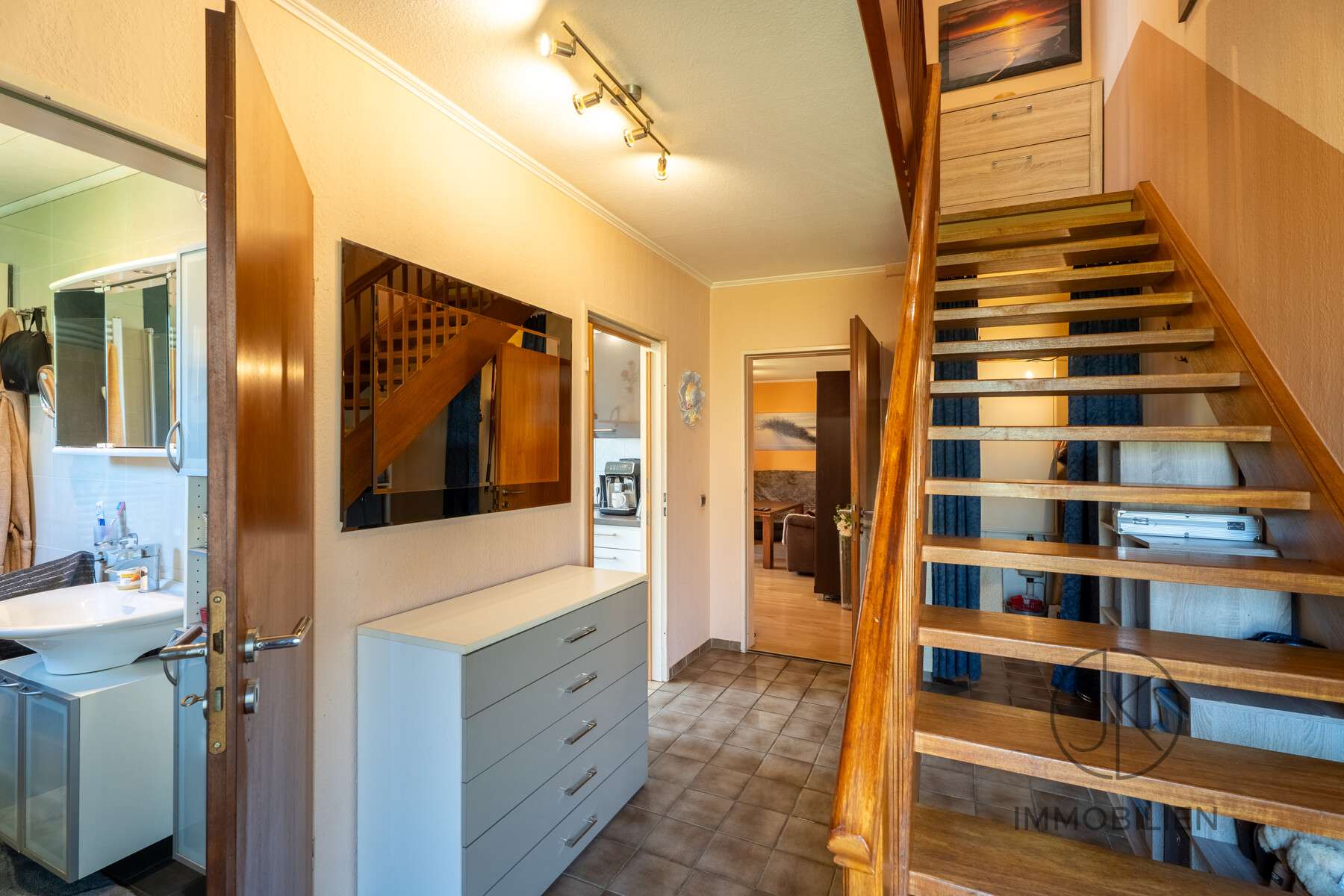 Immobilie in Stuhr - ***Ehemaliges Bauernhaus mit drei Wohneinheiten, großem Garten und Nebengebäude in Stuhr-Moordeich - Bild 4