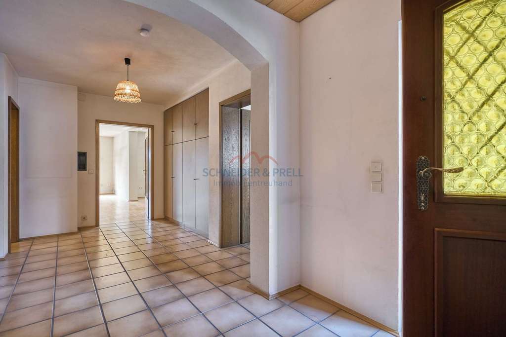 Immobilie in Geretsried - Von außen ein RMH - von innen ein Platzwunder! - Bild 2