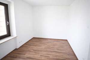 Vermietet! Helle, gut geschnittene 4 ZKB mit Fahrstuhl, TG Platz und verglastem Balkon! – Ziegeleistraße 22f, 86199 Inningen, Augsburg – Vorschaubild 9
