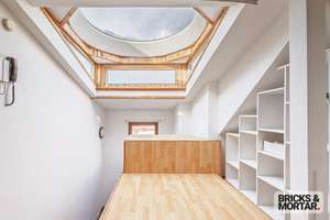 Renovierungsobjekt mit Charme – Dachgeschosswohnung mit Potenzial, ideal für Kapitalanleger – Die vollständige Adresse der Immobilie erhältst du vom Anbieter., 90439 Sündersbühl, Nürnberg – Vorschaubild 2