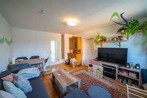 Lichtdurchflutete Vierzimmerwohnung in Innenstadtnähe mit Balkon